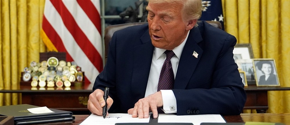 Τραμπ - υπογραφή - διάταγμα Τραμπ - υπογραφή - διάταγμα