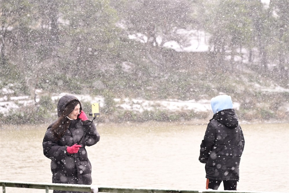 Καιρός - Χιόνι - Χιόνια - Αττική Καιρός - Χιόνι - Χιόνια - Αττική