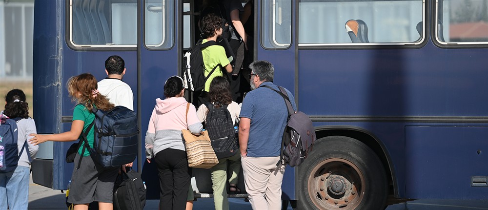 C-130: Η άφιξη των Ελλήνων και τον Κύπριων από την Βηρυτό στην Ελλάδα C-130: Η άφιξη των Ελλήνων και τον Κύπριων από την Βηρυτό στην Ελλάδα