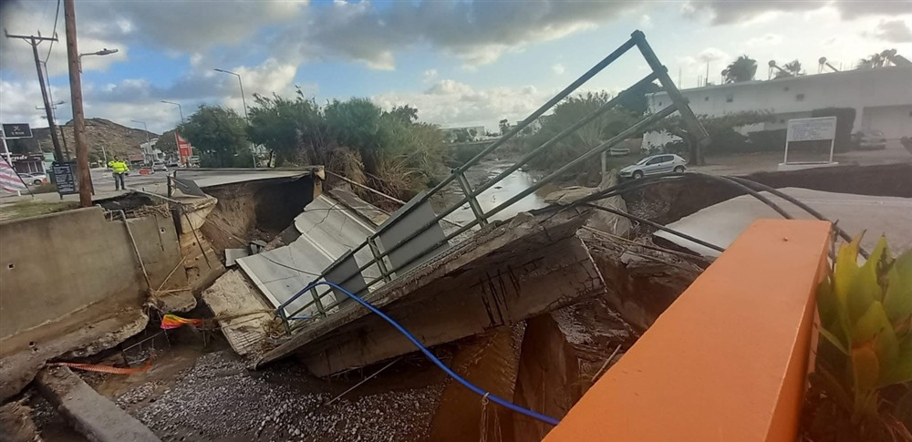 Κακοκαιρία Bora - Ρόδος - Φαληράκι - Κατάρρευση γέφυρας Κακοκαιρία Bora - Ρόδος - Φαληράκι - Κατάρρευση γέφυρας