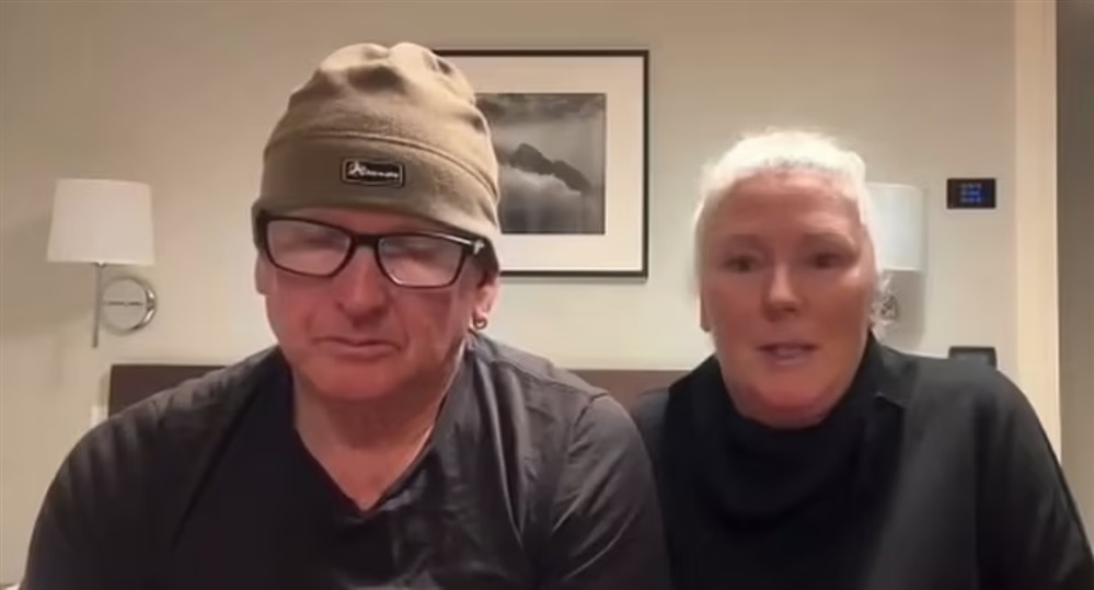 Ζευγάρι - αεροπλάνο - πτώμα