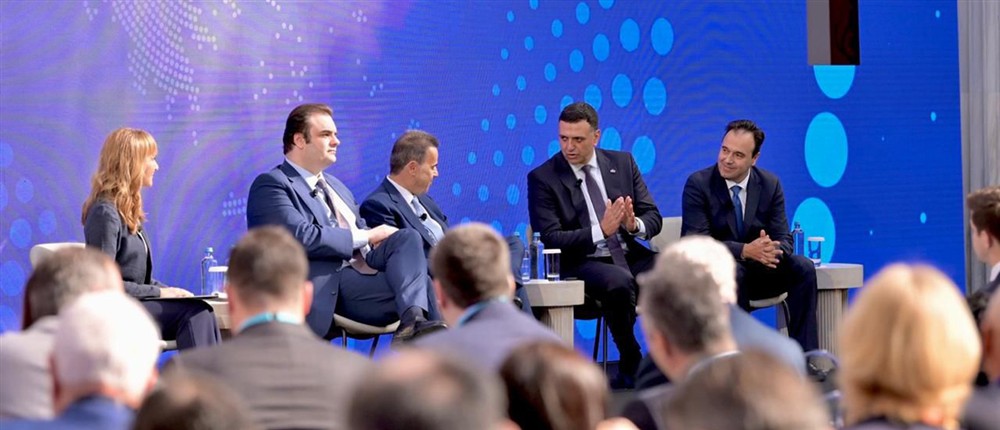 Β. Κικίλιας Β. Κικίλιας