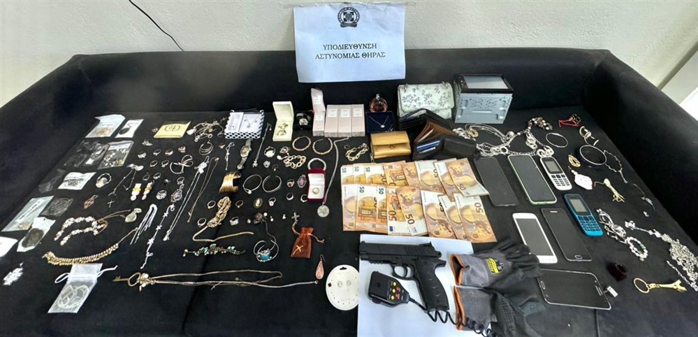 Σαντορίνη - Τοίχος - Εισβολή - Σπίτι Σαντορίνη - Τοίχος - Εισβολή - Σπίτι