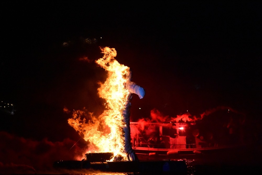 Πάσχα - Τολό - Κάψιμο του Ιούδα Πάσχα - Τολό - Κάψιμο του Ιούδα