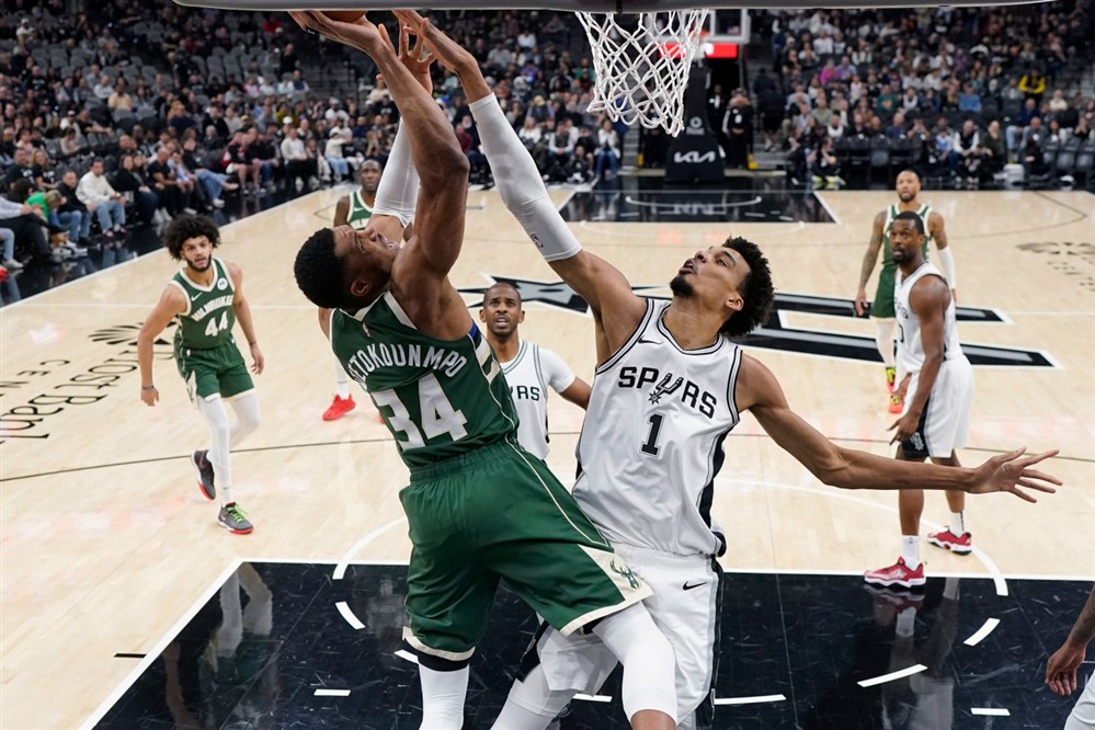 Αντετοκούνμπο - Μπακς - Σπερς Αντετοκούνμπο - Μπακς - Σπερς