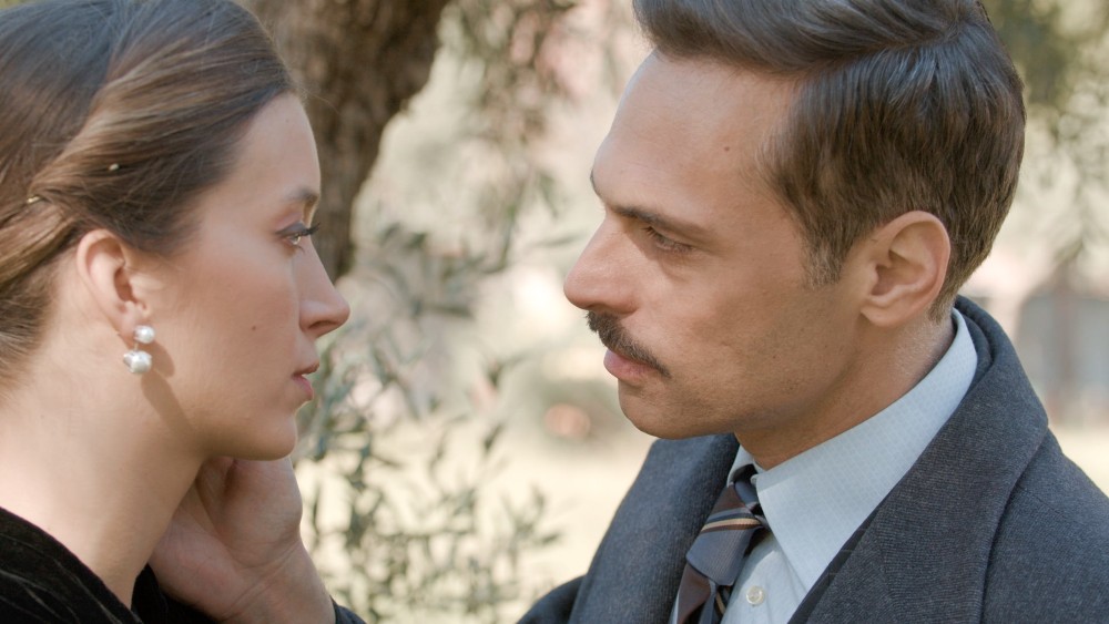 Έρωτας φυγάς - ΑΝΤ1 Έρωτας φυγάς - ΑΝΤ1