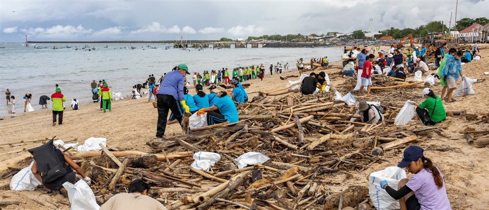 Μπαλί - Ινδονησία - καθαρισμός παραλίας Μπαλί - Ινδονησία - καθαρισμός παραλίας