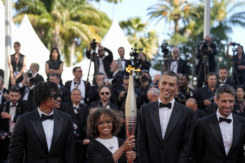 Στο Φεστιβάλ Καννών η Ολυμπιακή φλόγα Στο Φεστιβάλ Καννών η Ολυμπιακή φλόγα