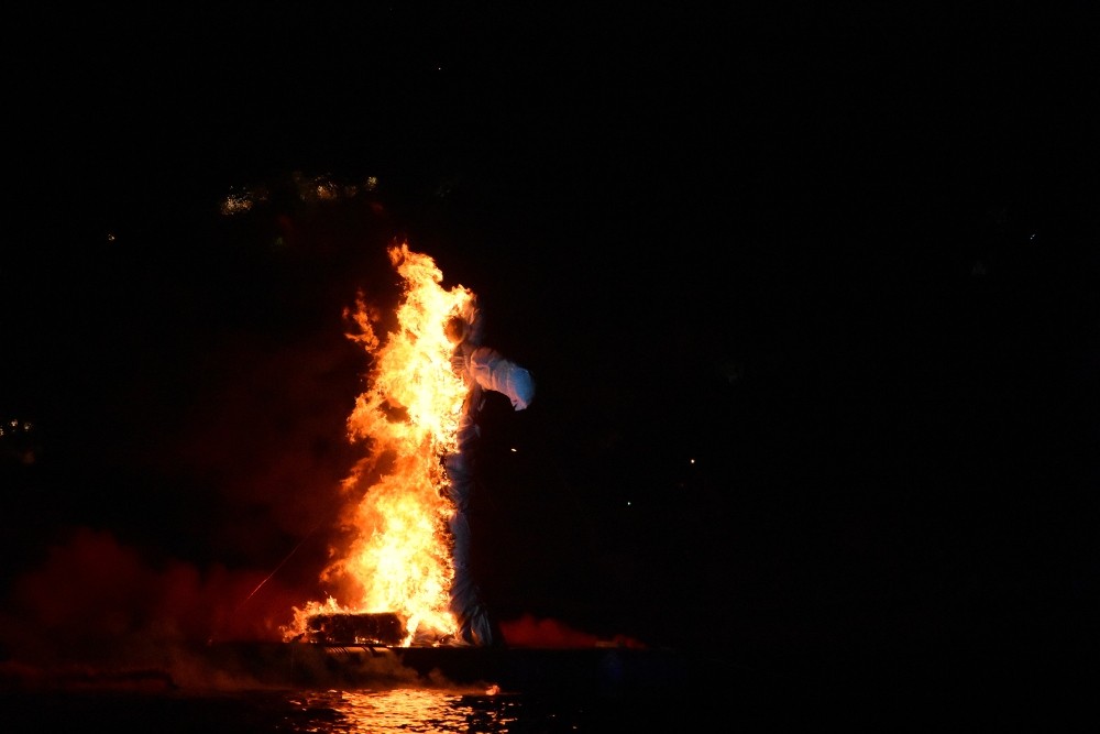 Πάσχα - Τολό - Κάψιμο του Ιούδα Πάσχα - Τολό - Κάψιμο του Ιούδα
