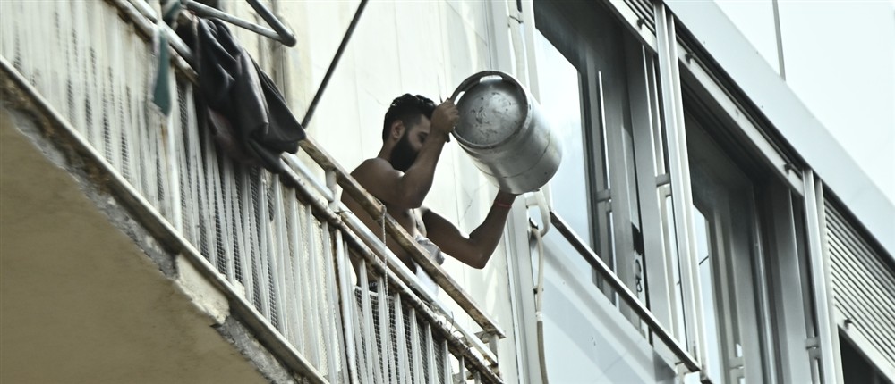 Ταμπουρωμένος - Αχαρνών Ταμπουρωμένος - Αχαρνών