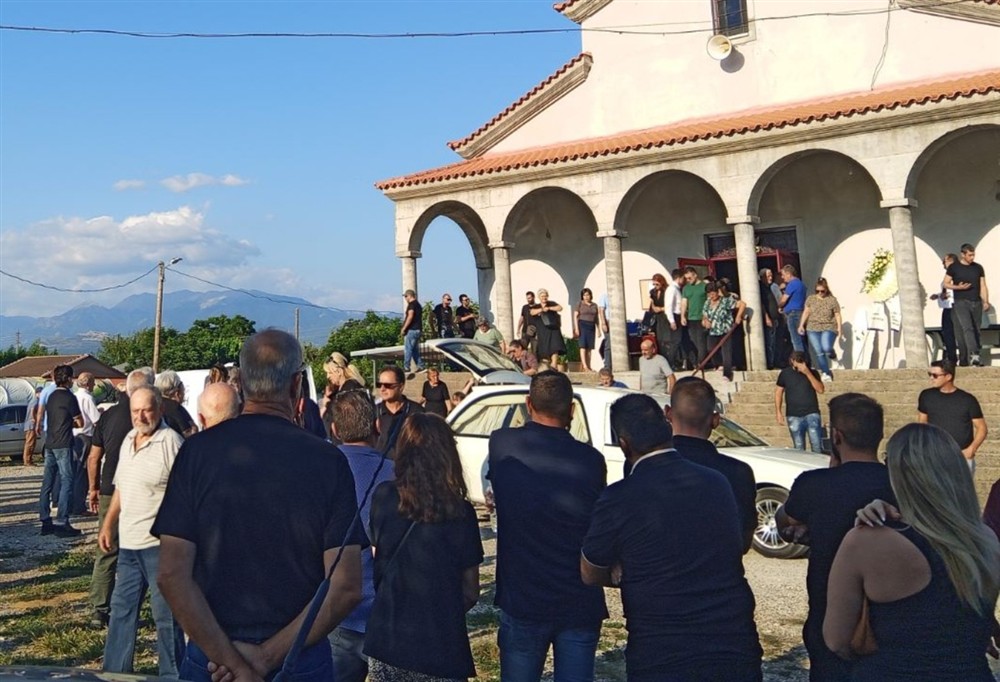 Αγρίνιο - κηδεία - δίχρονης