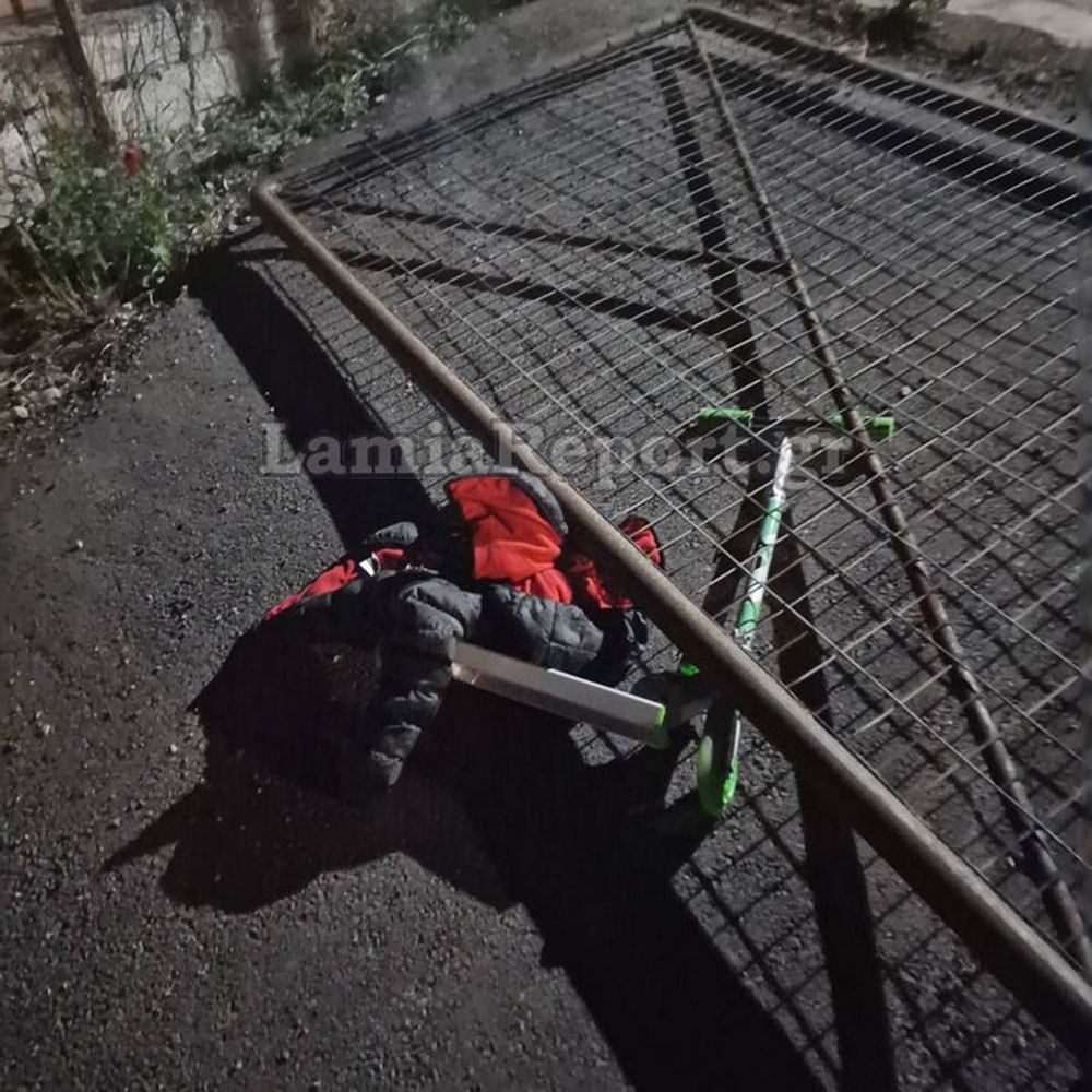 Φθιώτιδα - πόρτα σχολείου - καταπλάκωσε 6χρονο παιδάκι Φθιώτιδα - πόρτα σχολείου - καταπλάκωσε 6χρονο παιδάκι