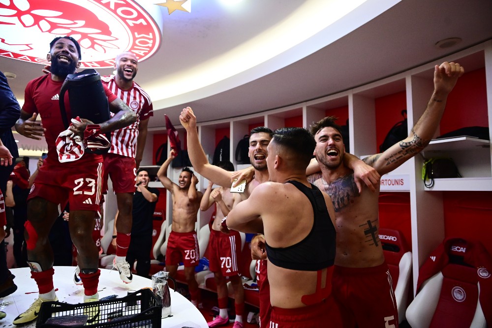 Ολυμπιακός - Πανηγυρισμοί - αποδυτήρια - Μεντιλίμπαρ Ολυμπιακός - Πανηγυρισμοί - αποδυτήρια - Μεντιλίμπαρ