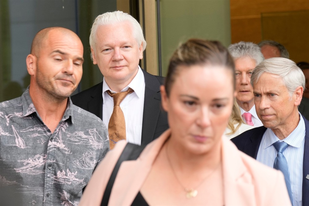 Τζούλιαν Ασάνζ Τζούλιαν Ασάνζ