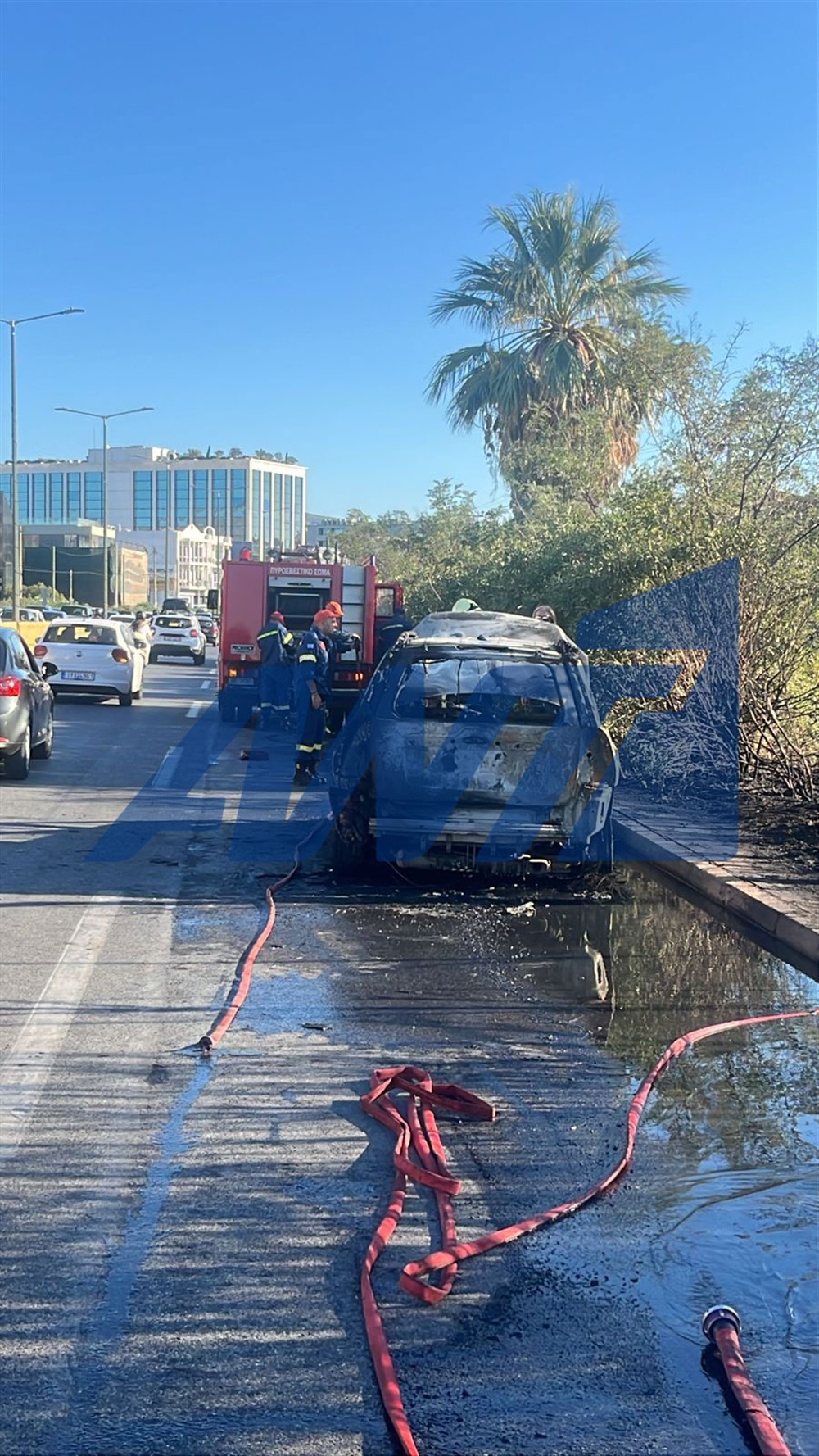 Λ. Κηφισίας: Φωτιά σε ΙΧ Λ. Κηφισίας: Φωτιά σε ΙΧ