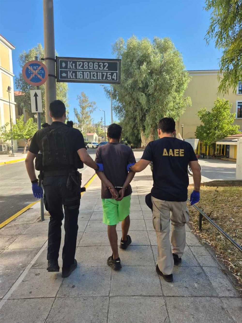 Υμμητός:Σύλληψη εμπρηστή επιδειξία Υμμητός:Σύλληψη εμπρηστή επιδειξία