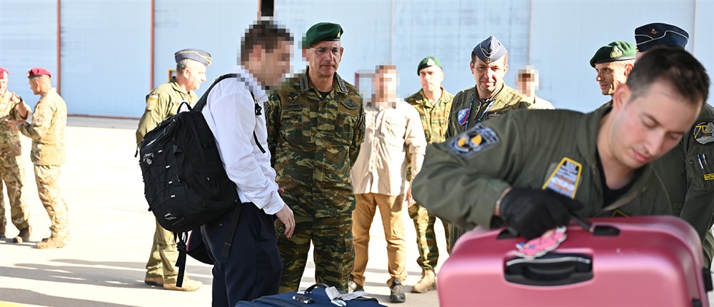 C-130: Η άφιξη των Ελλήνων και τον Κύπριων από την Βηρυτό στην Ελλάδα C-130: Η άφιξη των Ελλήνων και τον Κύπριων από την Βηρυτό στην Ελλάδα