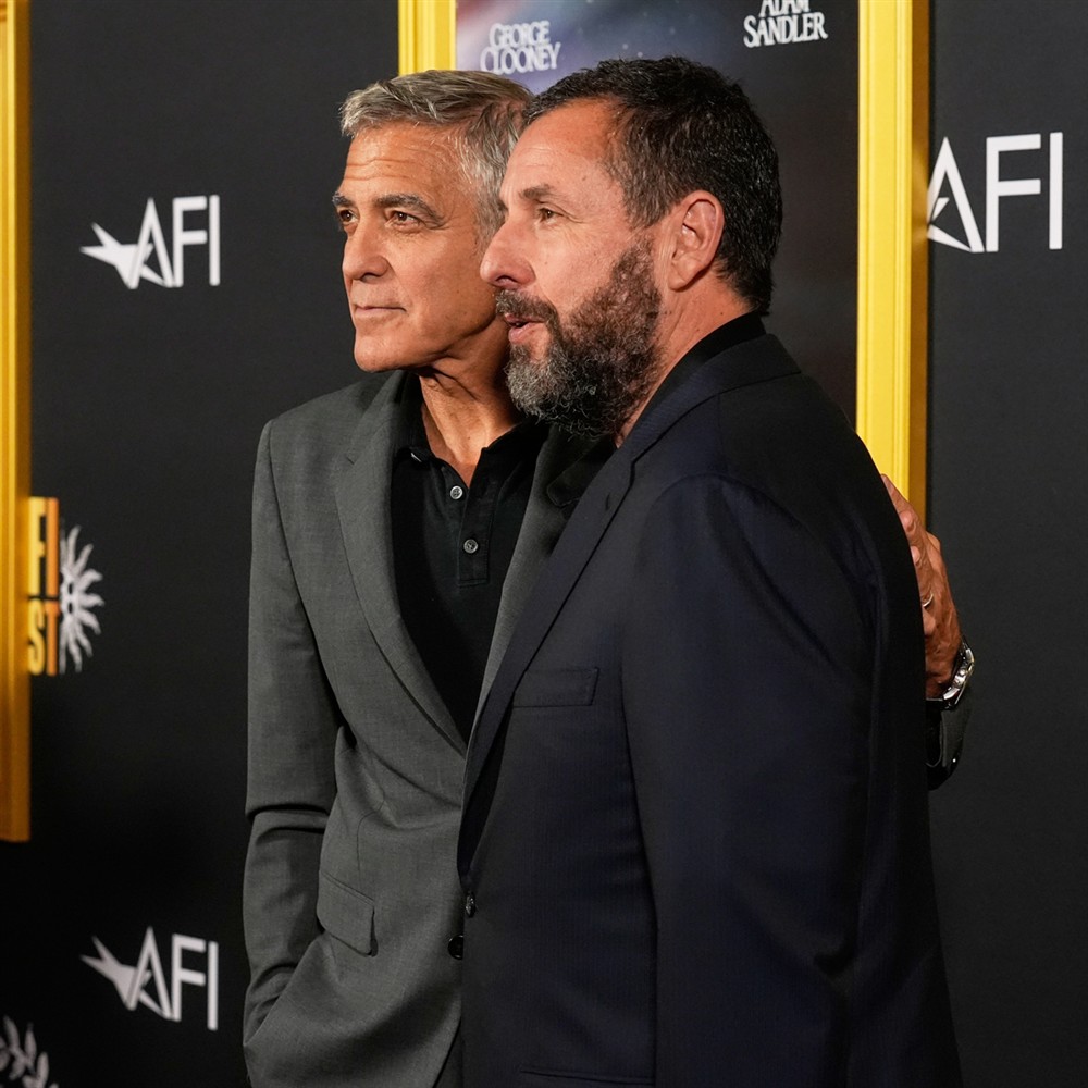 Τζορτζ Κλούνεϊ - Άνταμ Σάντλερ Τζορτζ Κλούνεϊ - Άνταμ Σάντλερ