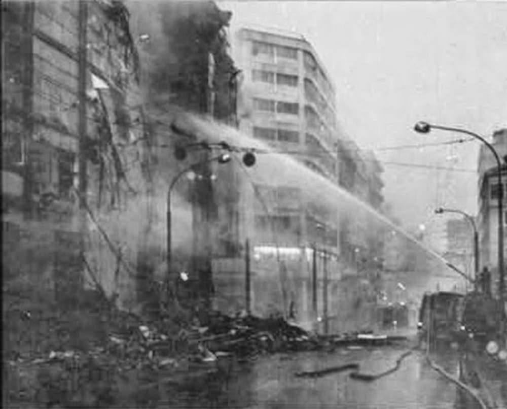 πολυκατάστημα - Μινιόν - Κατράντζος - φωτιά