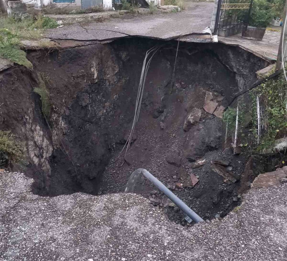 Αιτωλοακαρνανια - καθιζηση - κρατηρας Αιτωλοακαρνανια - καθιζηση - κρατηρας