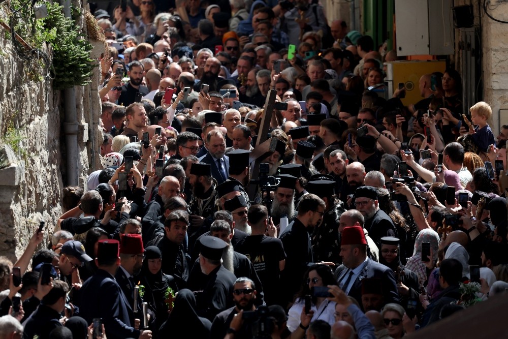 Ιερουσαλήμ - Πανάγιος Τάφος - Τελετή Αφής Αγίου Φωτός Ιερουσαλήμ - Πανάγιος Τάφος - Τελετή Αφής Αγίου Φωτός