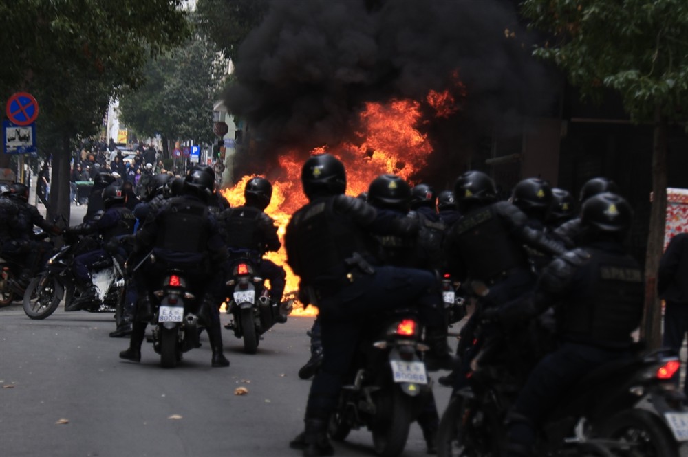 Σύνταγμα - Επεισόδια - Τέμπη - Πορεία Σύνταγμα - Επεισόδια - Τέμπη - Πορεία