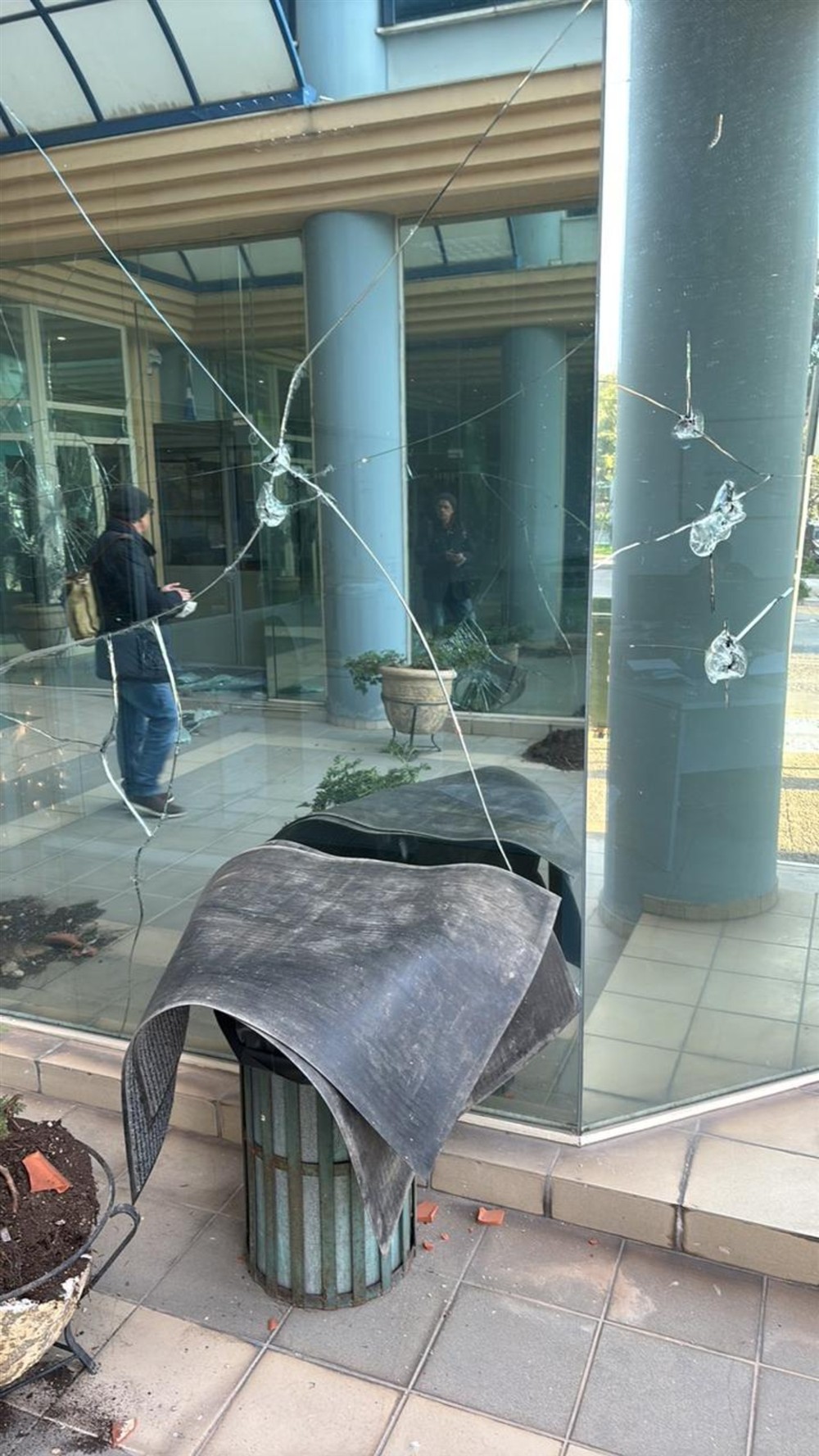 Βανδαλισμοί - Διοικητήριο Περιφέρειας