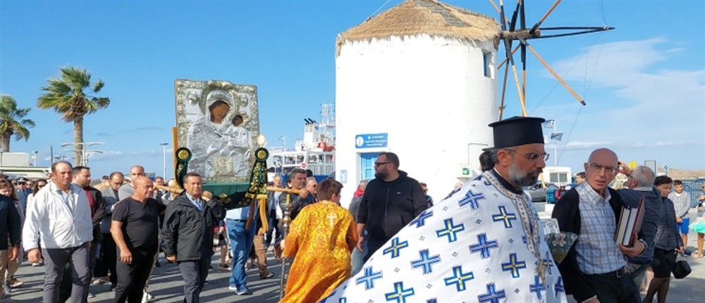 Πάρος - Παναγία Εκατονταπυλιανή - λιτανεία Πάρος - Παναγία Εκατονταπυλιανή - λιτανεία