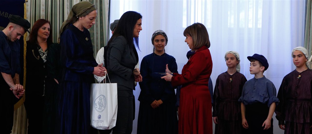 Κάλαντα - Σακελλαροπούλου Κάλαντα - Σακελλαροπούλου