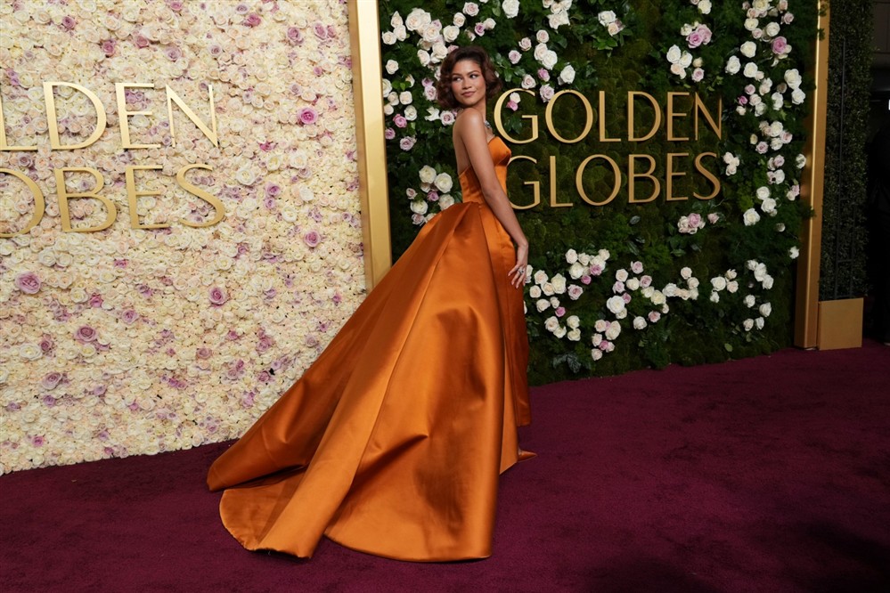 Χρυσές Σφαίρες - κόκκινο χαλί