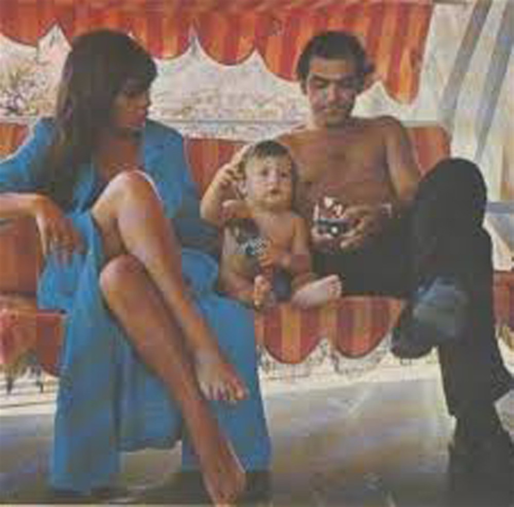 Τζένη Καρέζη - Κώστας Καζάκος: Ο κεραυνοβόλος έρωτας, η παρτίδα στο τάβλι που κράτησε 26 χρόνια και ο γάμος με τον Ζάχο Χατζηφωτίου Τζένη Καρέζη - Κώστας Καζάκος: Ο κεραυνοβόλος έρωτας, η παρτίδα στο τάβλι που κράτησε 26 χρόνια και ο γάμος με τον Ζάχο Χατζηφωτίου