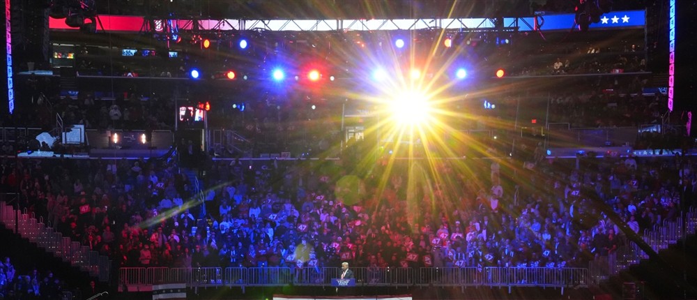 Ντόναλοντ Τραμπ - Παραμονή - Φιέστα Ντόναλοντ Τραμπ - Παραμονή - Φιέστα