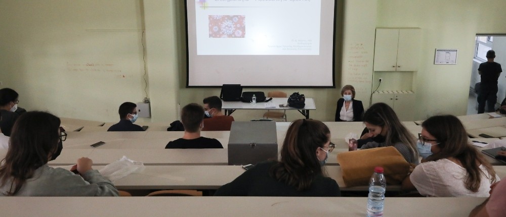 Πανεπιστήμια - αμφιθέατρο - φοιτητές