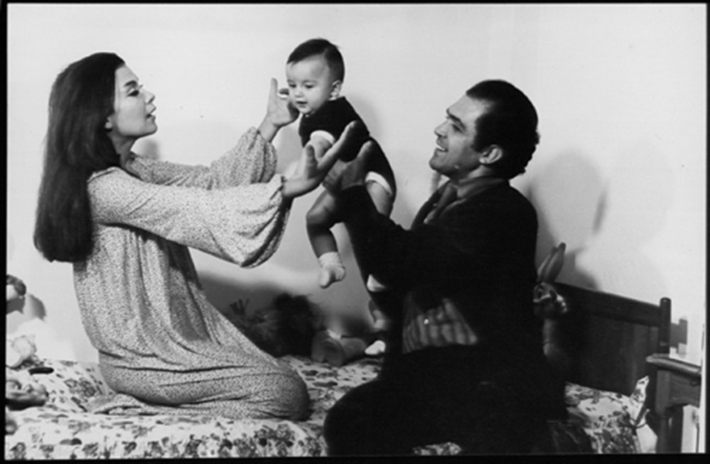 Τζένη Καρέζη - Κώστας Καζάκος: Ο κεραυνοβόλος έρωτας, η παρτίδα στο τάβλι που κράτησε 26 χρόνια και ο γάμος με τον Ζάχο Χατζηφωτίου Τζένη Καρέζη - Κώστας Καζάκος: Ο κεραυνοβόλος έρωτας, η παρτίδα στο τάβλι που κράτησε 26 χρόνια και ο γάμος με τον Ζάχο Χατζηφωτίου