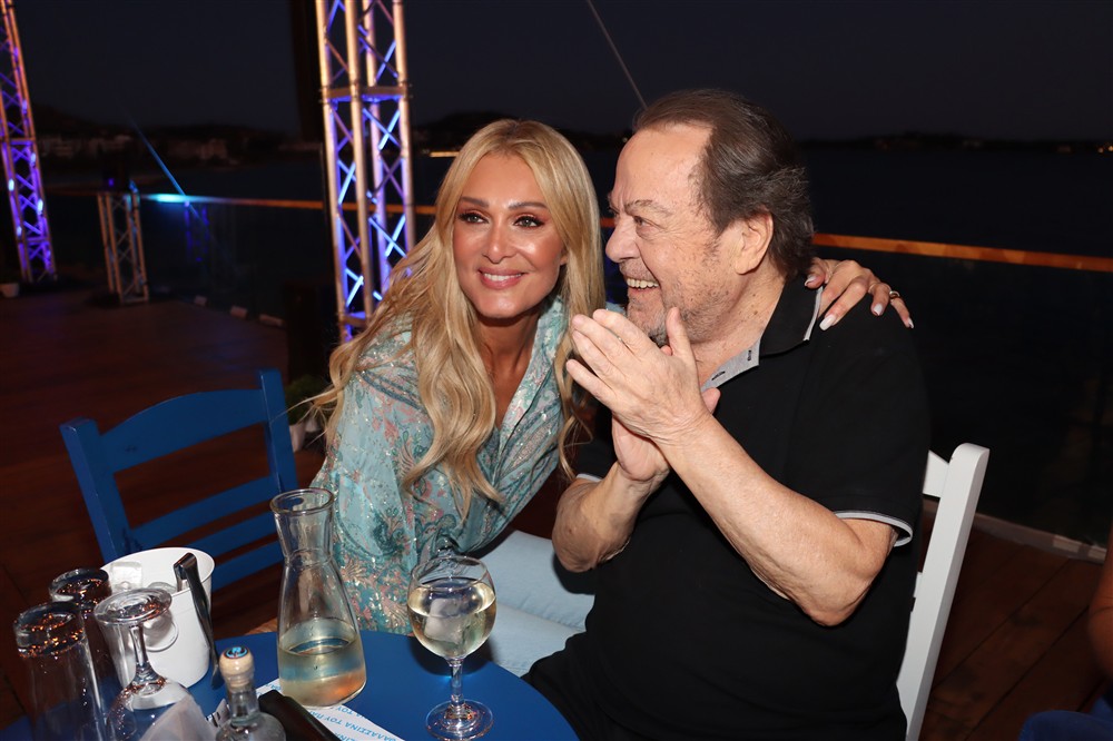 Γιάννης Πάριος Γιάννης Πάριος