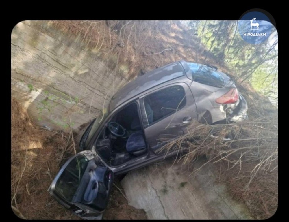 Ρόδος - αυτοκίνητο - χαντάκι