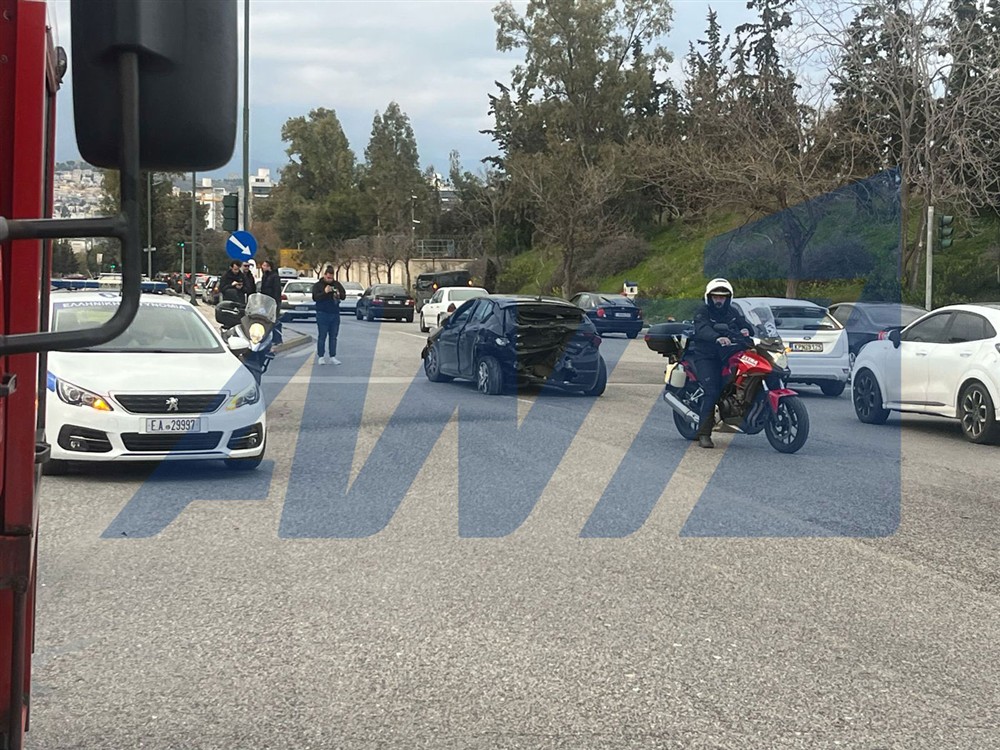 Κατεχάκη: Νεκροί και τραυματίες σε καραμπόλα αυτοκινήτων Κατεχάκη: Νεκροί και τραυματίες σε καραμπόλα αυτοκινήτων