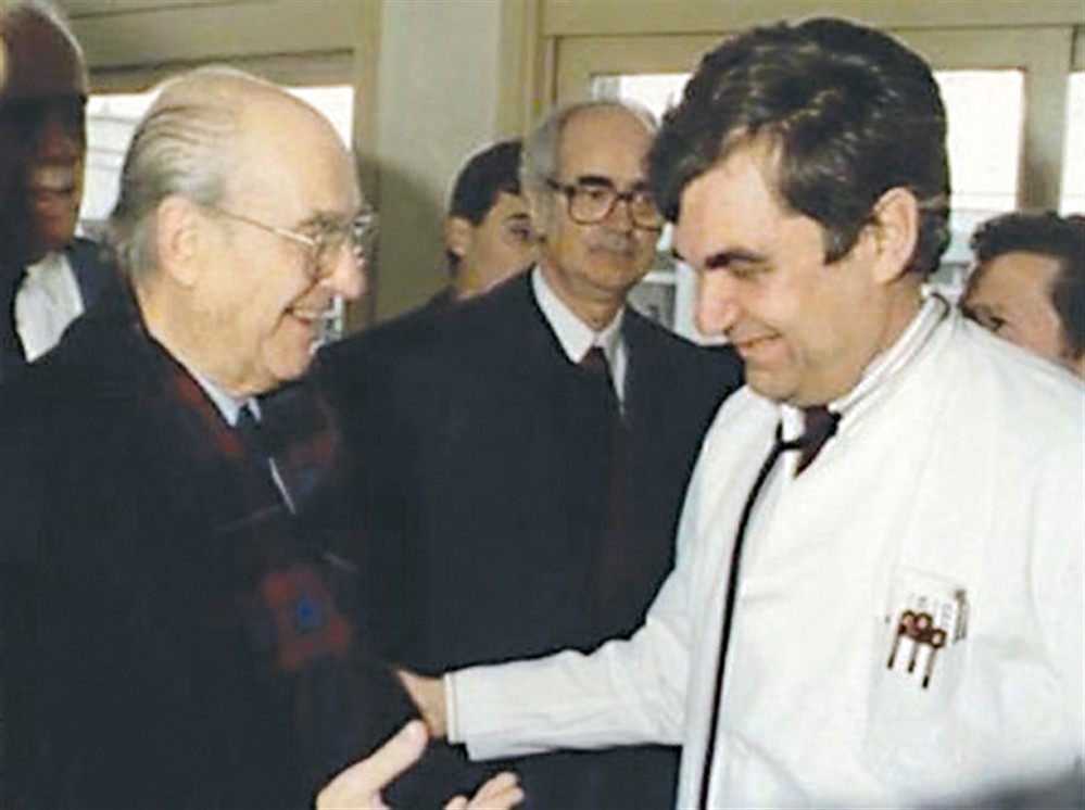 Δημήτρης Κρεμαστινός Δημήτρης Κρεμαστινός