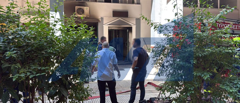 Φωτιά σε ξενοδοχείο στην Ομόνοια