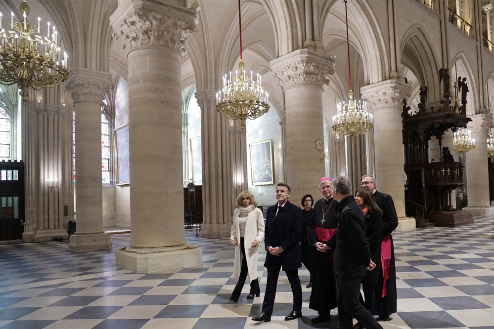 Μακρόν - Παναγία των Παρισίων Μακρόν - Παναγία των Παρισίων