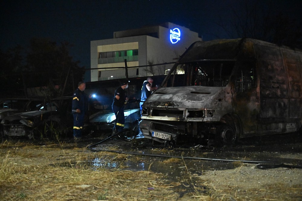 φωτια σε μαντρα