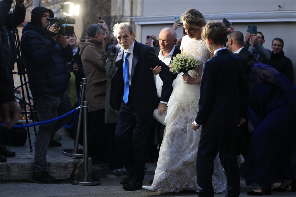 Χρυσή - Βαρδινογιάννη - γάμος - νυφικό Χρυσή - Βαρδινογιάννη - γάμος - νυφικό