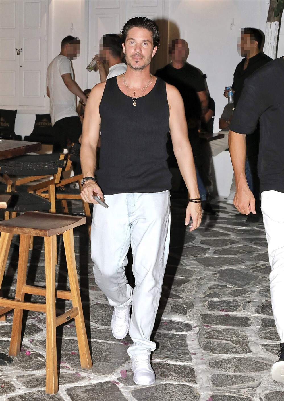 Νίκος Οικονομόπουλος Νίκος Οικονομόπουλος