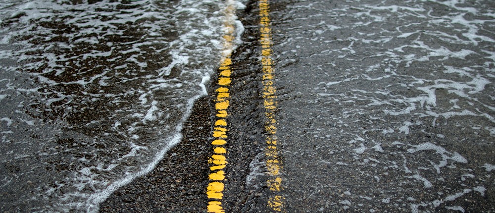 AP - κλιματική αλλαγή - θάλασσα - στάθμη - αύξηση - δρόμος - νερό AP - κλιματική αλλαγή - θάλασσα - στάθμη - αύξηση - δρόμος - νερό