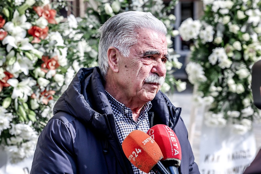 Μανώλης - Λιδάκης - Κηδεία - κόσμος - συγγενείς