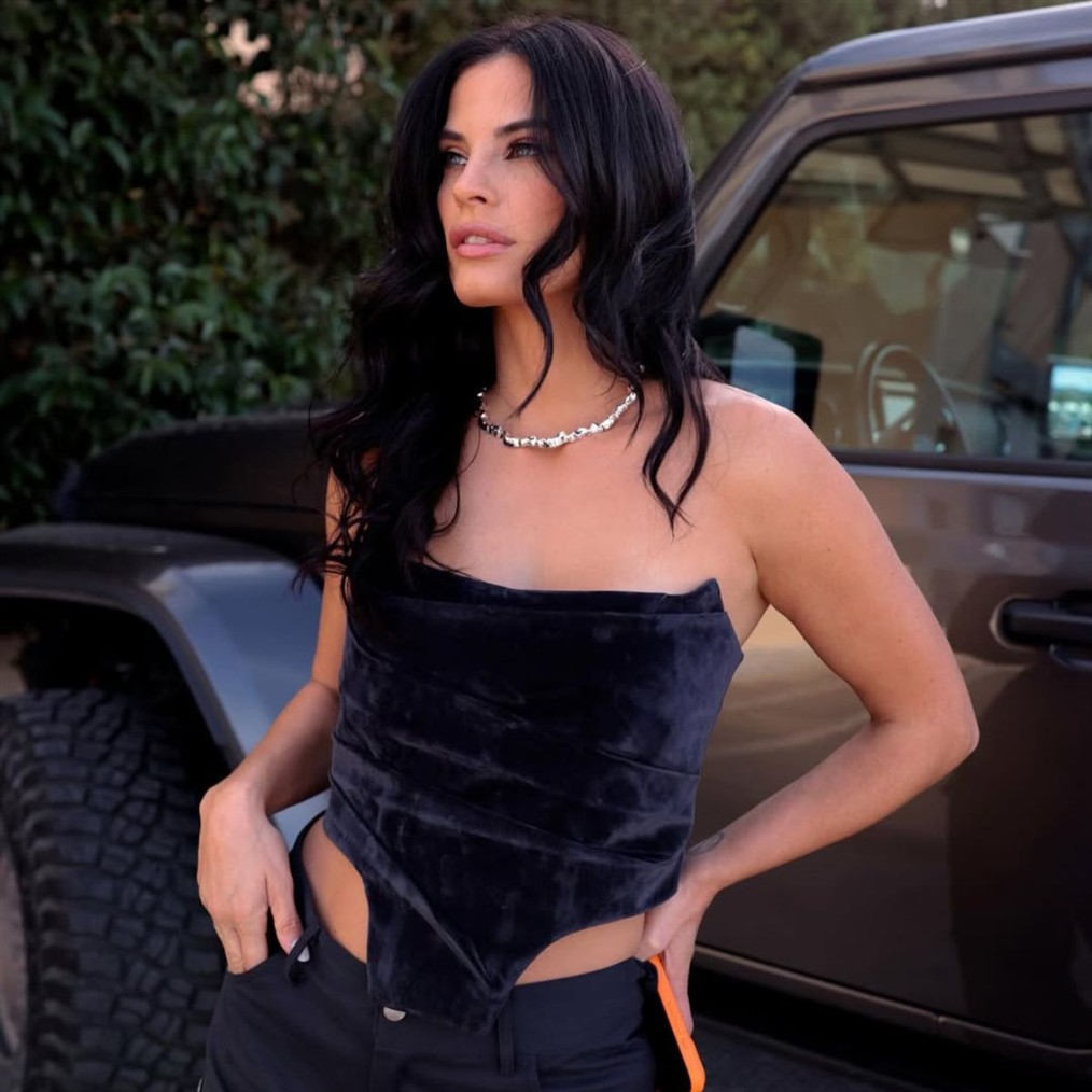 Χριστίνα Μπόμπα: Η άσκηση γυμναστικής που της χαρίζει καλλίγραμμα πόδια και γλουτούς