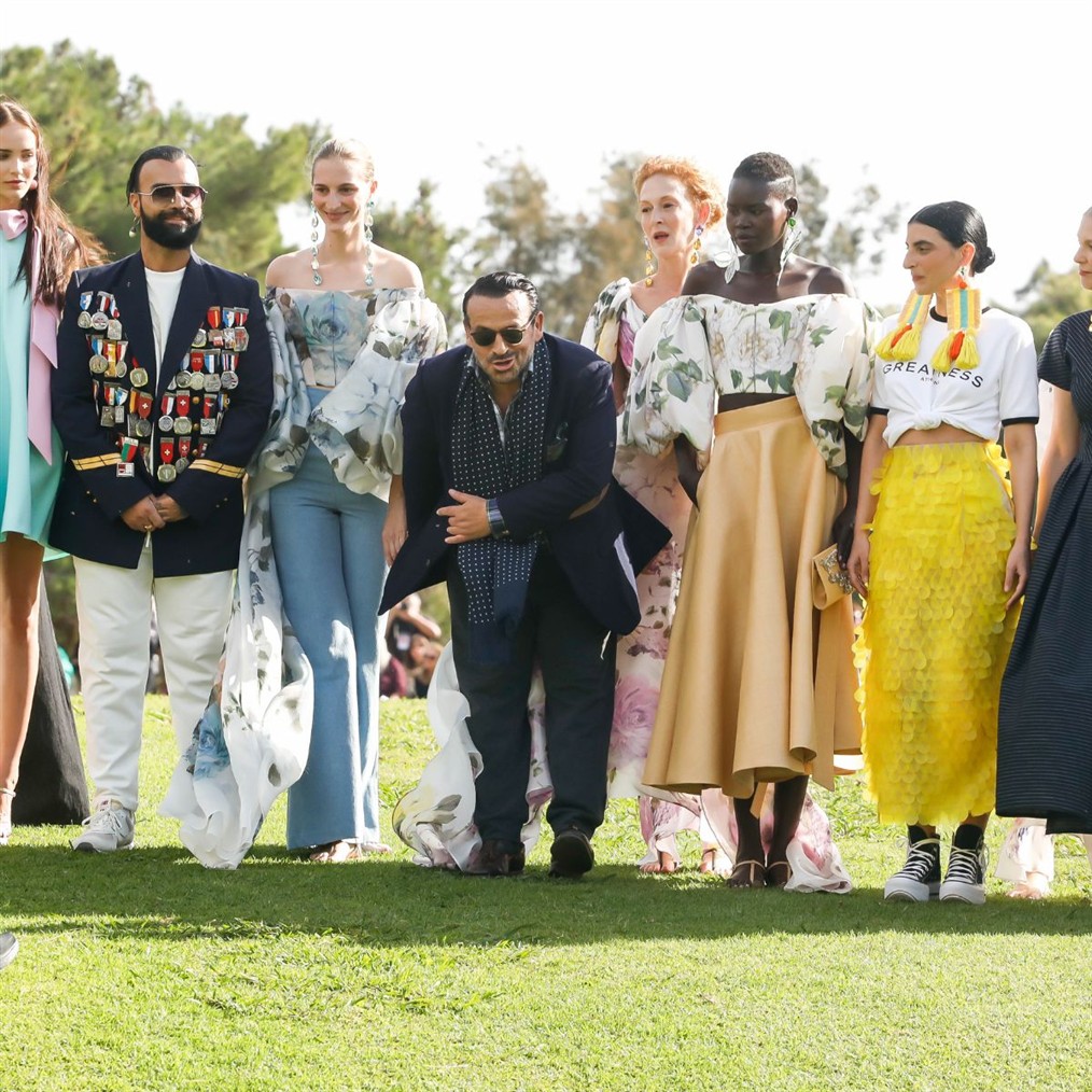 AXDW: Πλήθος επωνύμων στην επίδειξη μόδας του Βασίλη Ζούλια στο Golf Club της Γλυφάδας