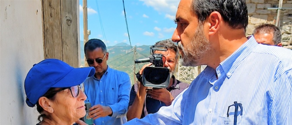 Ο Κώστας Κατσαφάδος συνάντησε τους πληγέντες των πυρκαγιών στη Φωκίδα - Με εντατικούς ρυθμούς προχωρούν οι αυτοψίες για την καταγραφή των ζημιών