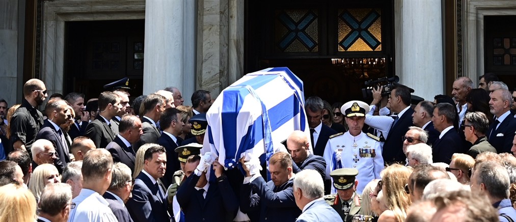 Το τελευταίο αντίο στον Γιάννη Βαρβιτσιώτη - Μητσοτάκης: Μας αφήνεις βαριά κληρονομιά