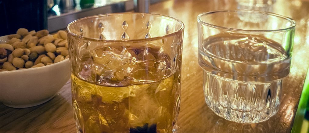 Θεσσαλονίκη: Στο νοσοκομείο δύο μαθήτριες μετά από κατανάλωση αλκοόλ - Συνελήφθη υπάλληλος καταστήματος ψιλικών